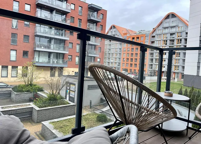 Daire Island Modern Box