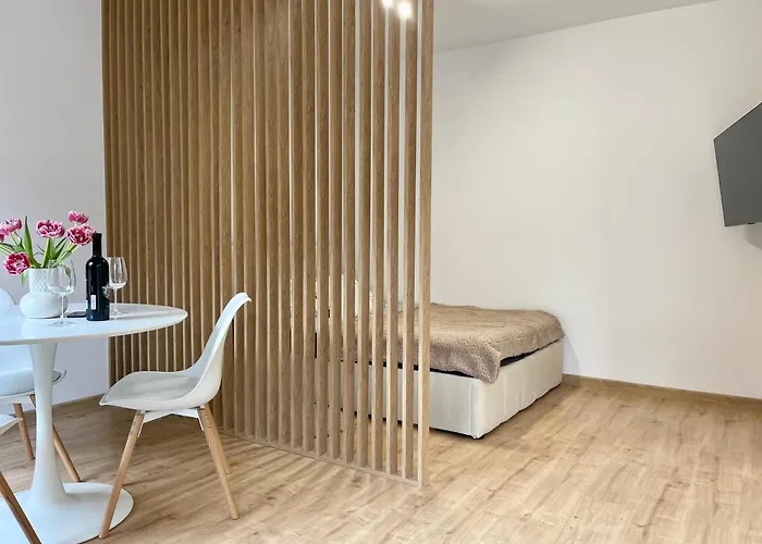 Daire Island Modern Box