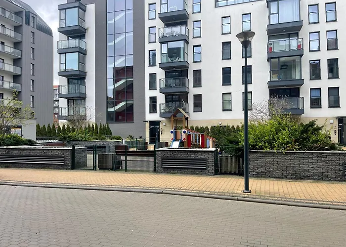 Daire Island Modern Box