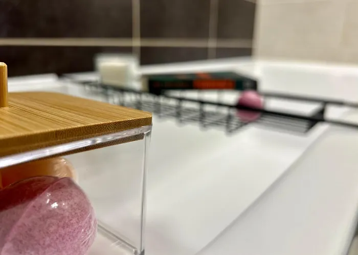 Daire Island Modern Box